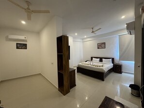 1 bedroom, soundproofing, free WiFi - Hotel Shikaar Inn (Udaipurwati)