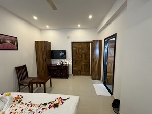 1 bedroom, soundproofing, free WiFi - Hotel Shikaar Inn (Udaipurwati)