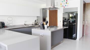 Villa, Multiple Bedrooms, Balcony, Garden View | Interior