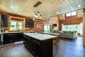 Interior - Mountain Retreat - 4 Bedrooms! (Sevierville)