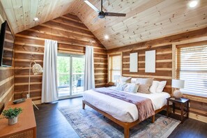 4 chambres, fer et planche à repasser, lit de bébé portatif