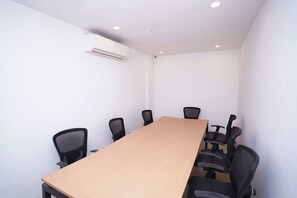 Meeting facility - Hotel Lyf Corporate Suites Meera Bagh (New Delhi)