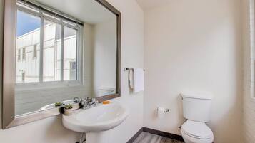 Apartment | Bathroom | Hair dryer, towels