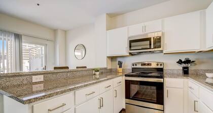 TWO CozySuites Apt w Skybridge Access 4