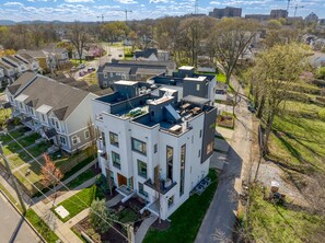 Exterior - Huge Private Rooftop Deck w/ Firepit + Putt-Putt • 8 Mins to Broadway | Doralee (Nashville)