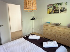 1 soverom, strykejern/-brett, wi-fi (inkludert) og sengetøy