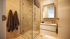 Hair dryer, towels - 95 Hardy Street Apartment 1 (Nelson)