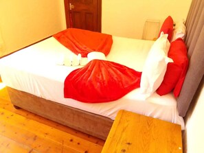 Desk, soundproofing, iron/ironing board, free WiFi - Neo & ruks Lodge Goowood (Cape Town)