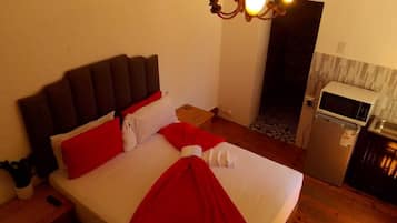 Desk, soundproofing, iron/ironing board, free WiFi