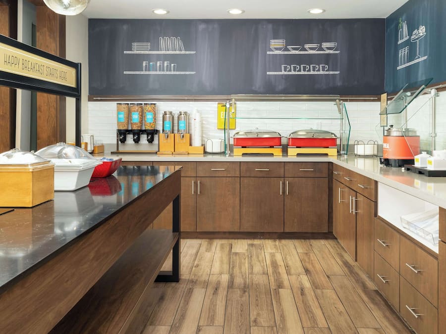 Free buffet breakfast on weekdays