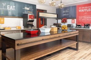 Free buffet breakfast on weekdays