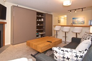 Televisie en een open haard