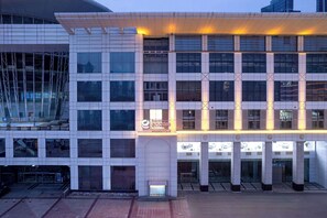 Exterior - Ramada Encore by Wyndham Wuhan Int'l Conference Center (Wuhan)