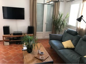 Smart TV, books, stereo, computer monitors - Maison Familiale Avec Piscine. Idéale Pour des Vacances Gardoises (Marguerittes)