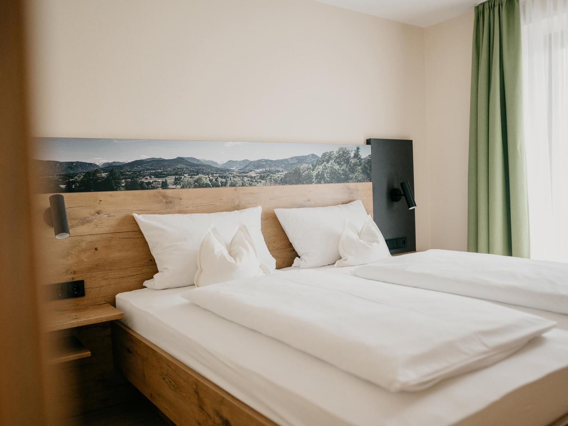 1 bedroom, bed sheets