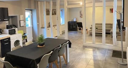 A&J Family -Logement 8 pers. à Neuvy, Jardin Privé