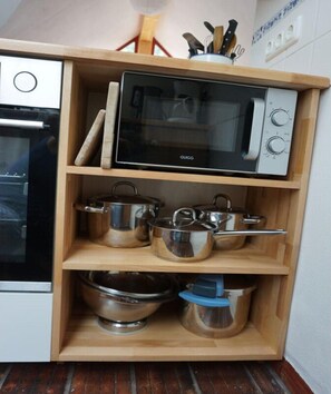 Geladeira, micro-ondas, cooktop, lava-louças