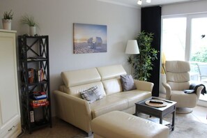 Smart TV, DVD player, stereo