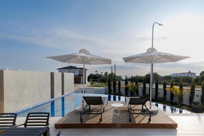Outdoor dining - Napa Hills Seaview Villas (Ayia Napa)