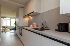 Fridge, microwave, stovetop, dishwasher - Coastal Escape w/ Sauna (Zoutelande)