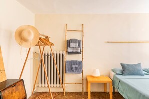 Lägenhet Premium | 3 sovrum, unika möbler, skrivbord och strykjärn/strykbräda