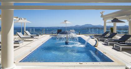 Villa Monte Leone with Pool, Hot Tub, Spa Room & Stunning Seaview.