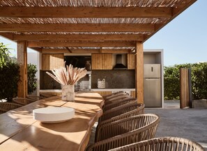 Outdoor dining - ÒLA Exclusive Residence, with Pool & Beach Access (Zakynthos)