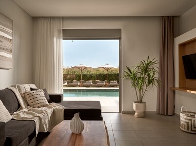 ÒLA Exclusive Residence, with Pool & Beach Access