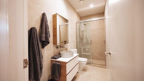 Hair dryer, towels - 95 Hardy Street Apartment 2 (Nelson)
