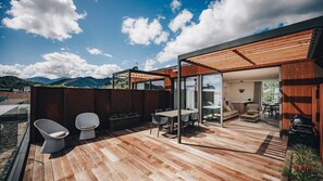 Outdoor dining - 95 Hardy Street Apartment 2 (Nelson)