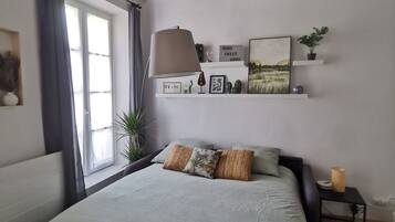 1 bedroom, travel cot, free WiFi, bed sheets