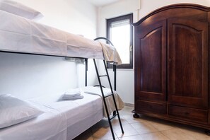 2 chambres, fer et planche à repasser, draps fournis