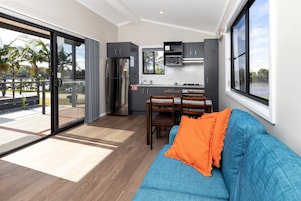 Deluxe Riverfront 2 Bedroom Villa | Área de estar