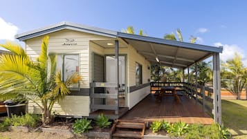 Standard 1 Bedroom Cabin | Terrace/patio