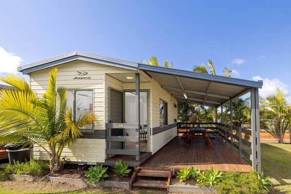 Standard 1 Bedroom Cabin | Terrace/patio