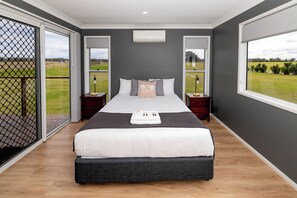 Deluxe Riverfront 5 Bedroom House