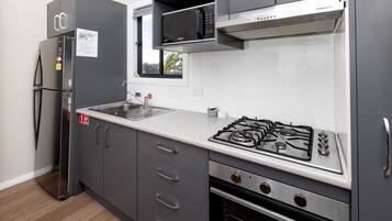 Deluxe Riverfront 2 Bedroom Villa | Private kitchen | Fridge, microwave, oven, stovetop