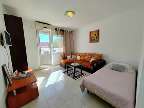 อพาร์ทเมนท์, 1 ห้องนอน, ระเบียง, วิวสวน | 1 ห้องนอน