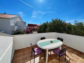 Outdoor dining - Poncho Apartment Close to Center (Novalja)