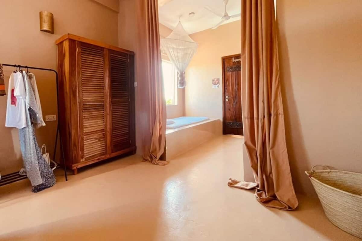 Habitación cuádruple familiar | Ropa de cama de alta calidad, wifi gratis, mobiliario individual