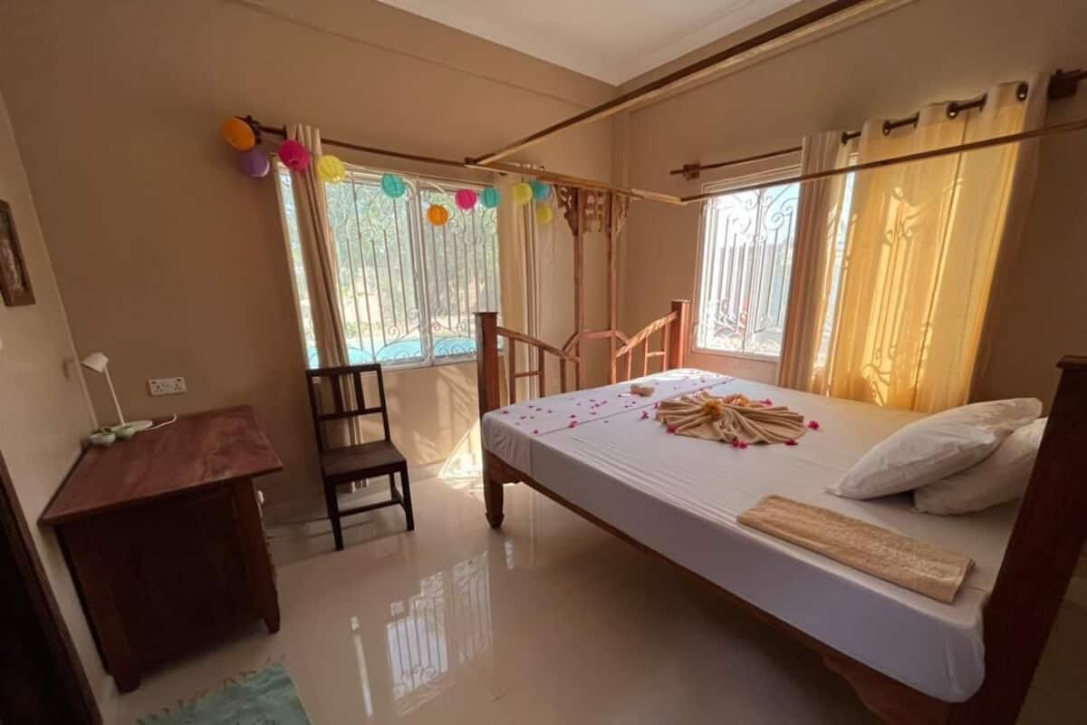 Habitación doble, vistas a la piscina | Ropa de cama de alta calidad, wifi gratis, mobiliario individual