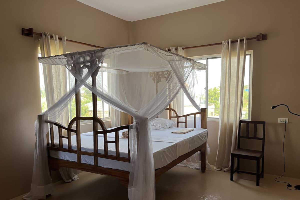 Habitación cuádruple familiar | Ropa de cama de alta calidad, wifi gratis, mobiliario individual
