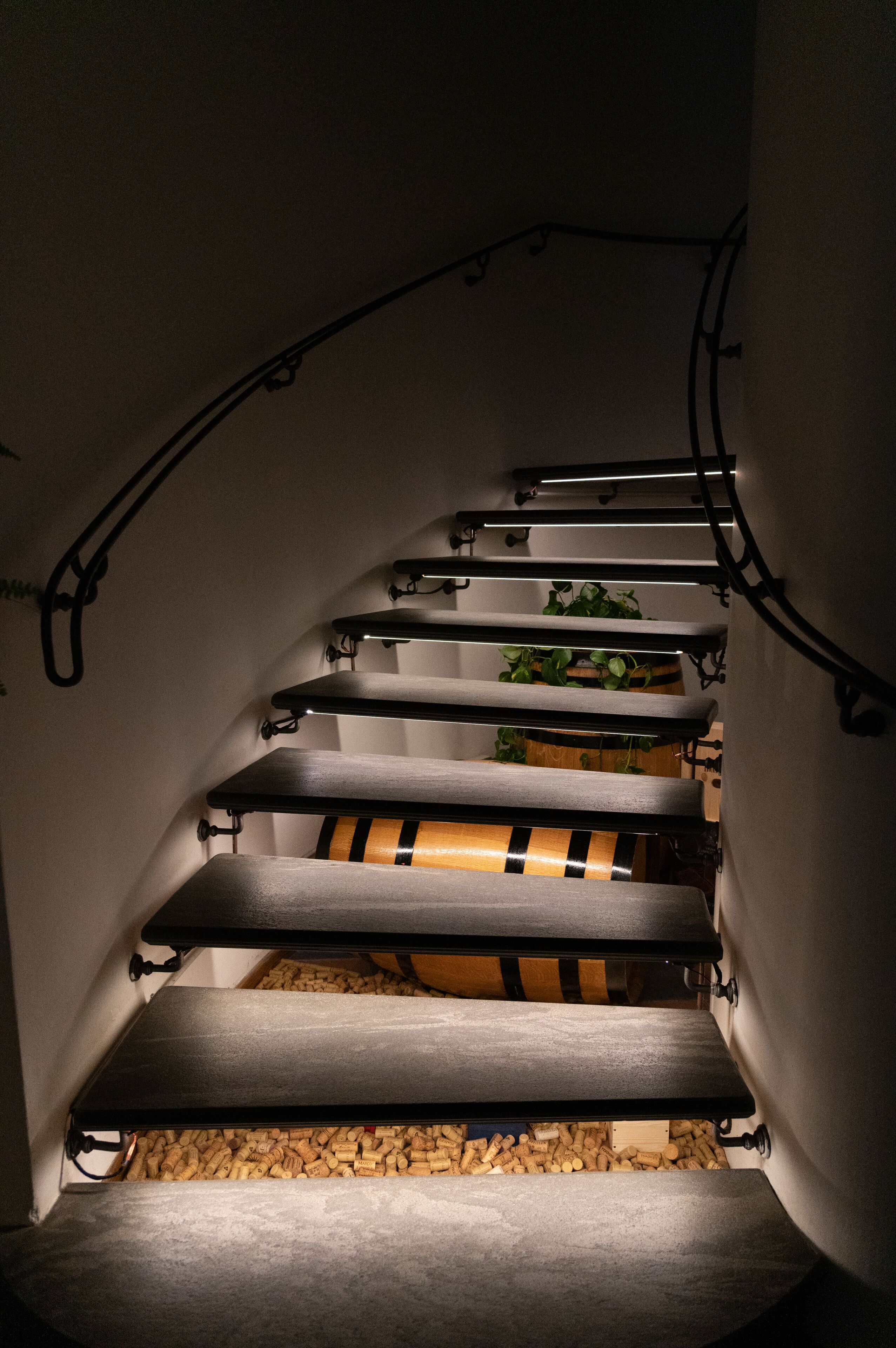 Breakfast, lunch, dinner served; Italian cuisine, pool views 