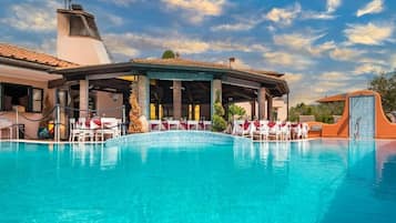 Seasonal outdoor pool, open 10:30 AM to 6:00 PM, sun loungers