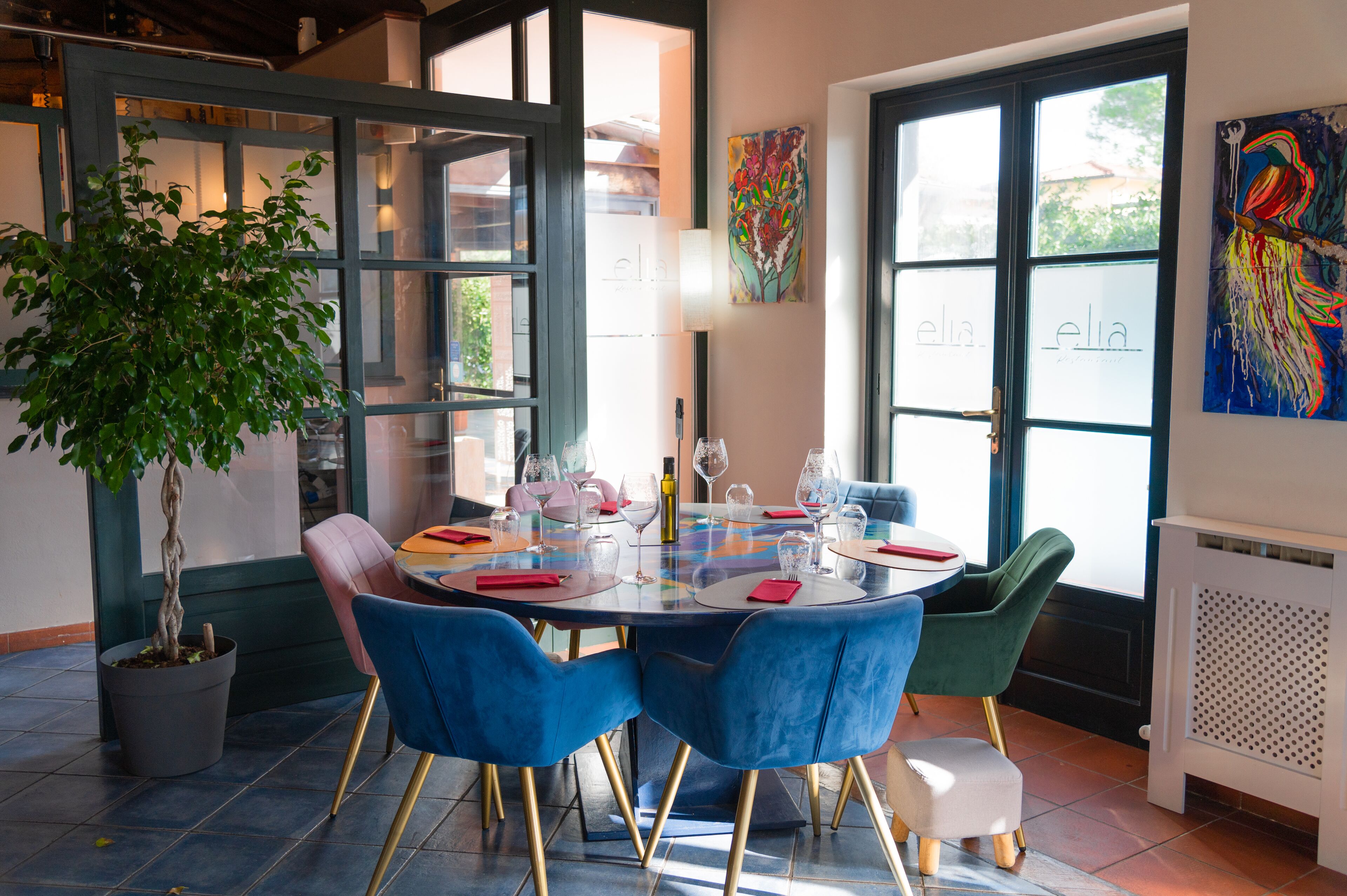 Frühstück, Mittagessen, Abendessen und Brunch werden serviert