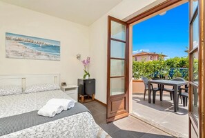 Superior Quadruple Room, Balcony, Tower | Premium bedding, down comforters, memory foam beds, minibar - Hotel la Pietra Restaurant (Fosdinovo)