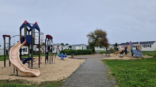 Fischerhäuschen in Wenduine, in der Nähe des Strandes und Blankenberge.  