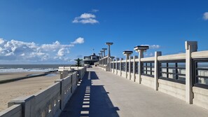 On the beach, sun-loungers - Fisherman's cottage in Wenduine, close to the beach and marina of Blankenberge.  (De Haan)