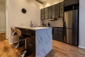 Fridge, microwave, oven, stovetop