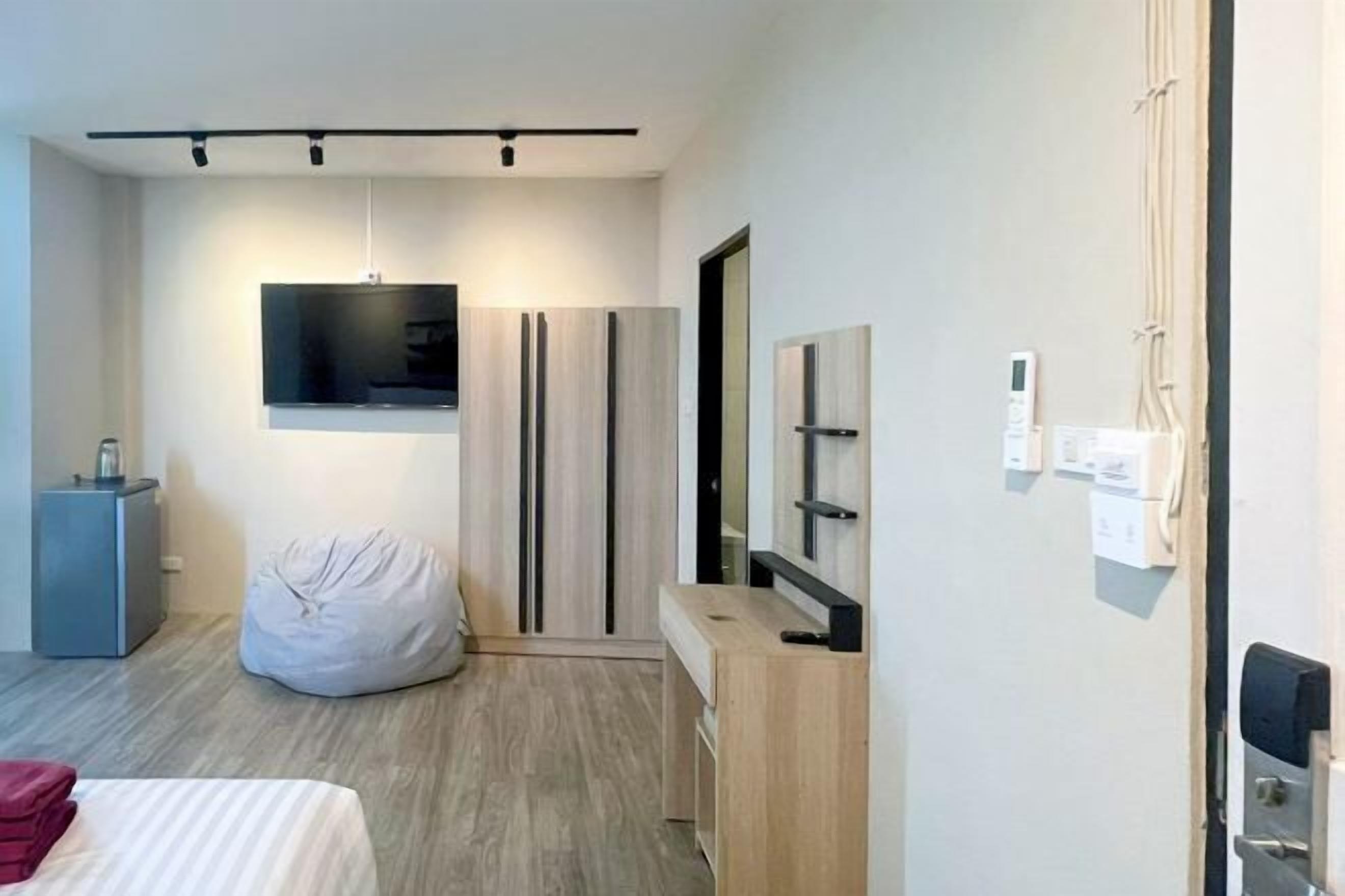 Tallelokero huoneessa, yksilöllisesti sisustettu